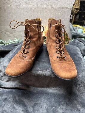 Softspots Cate brown leather ankle boot size 10N